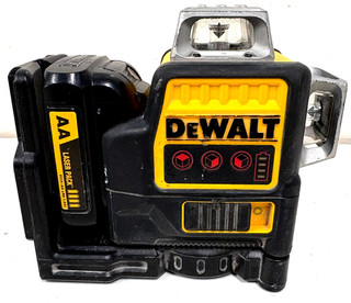 DEWALT DCE089R Red Beam 10.8V 3x360 Laser Line Level With 4xAA Battery Pack