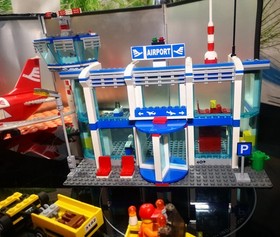 Complete Lego 3182 Airport City airplane jet terminal with manuals