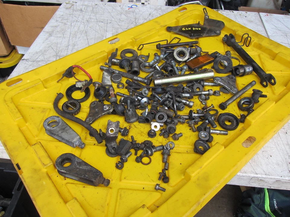 Suzuki Katana 1100 GSX1100F 1990 OEM TENSOR DE CADENA AJUSTE Y ACCESORIOS ADICIONALES Foto 2 de 4