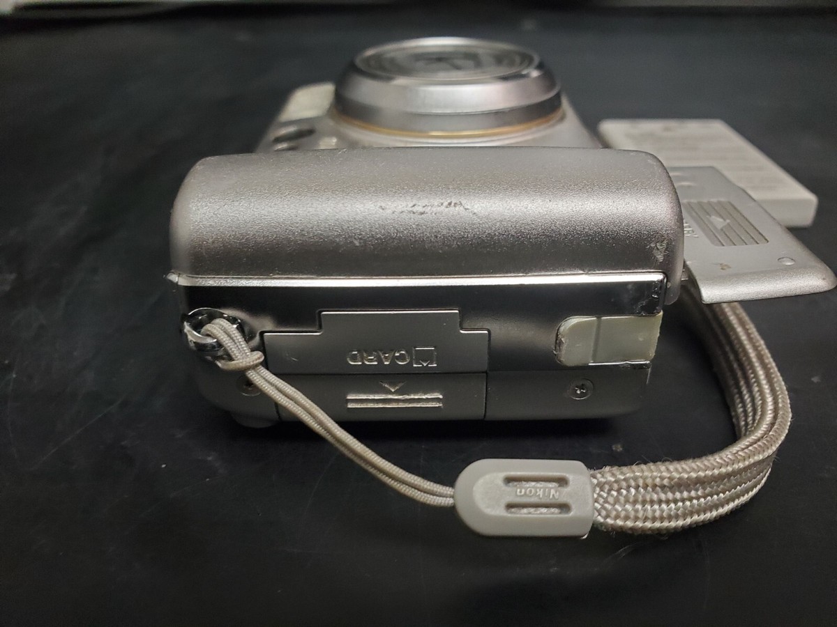Nikon COOLPIX 4200 4.0MP Digital Camera - Silver 3027843 Nikon COOLPIX 4200 4.0MP Digital Camera - Silver 3027843