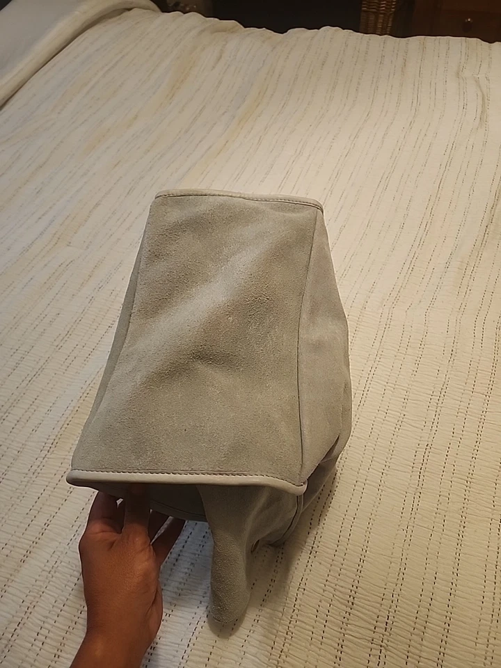 Margot New York viral Jamee 双手柄绒面革单肩包手提包浅蓝色 — 第 3/4 张图片