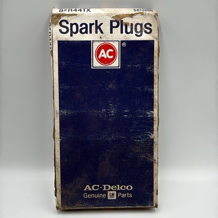 AC DELCO R44TX spark plug set of 8 GM OEM vintage NOS ignition NEW