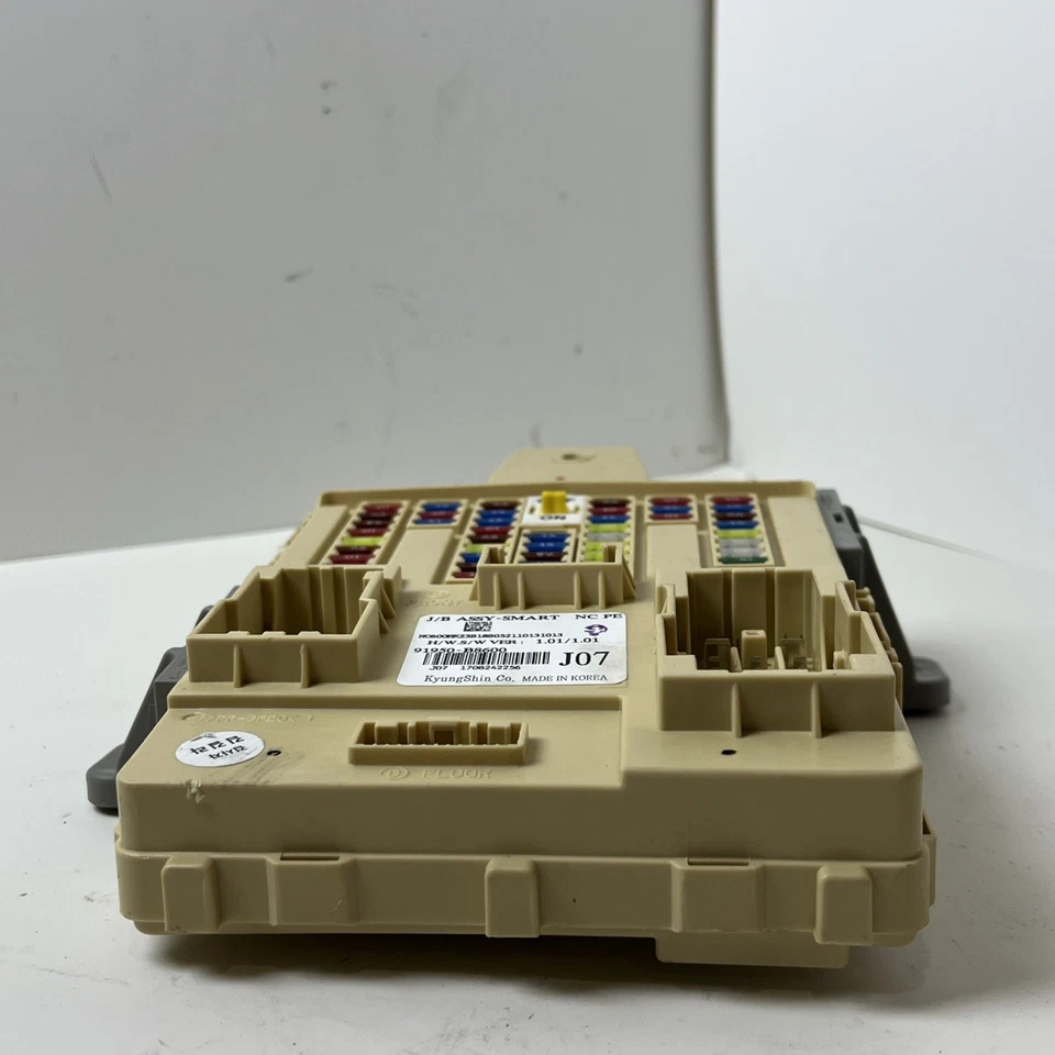 Hyundai Santa Fe XL 2018 cabina relé de fusibles caja de conexiones 81850-B8600 OEM Foto 2 de 4