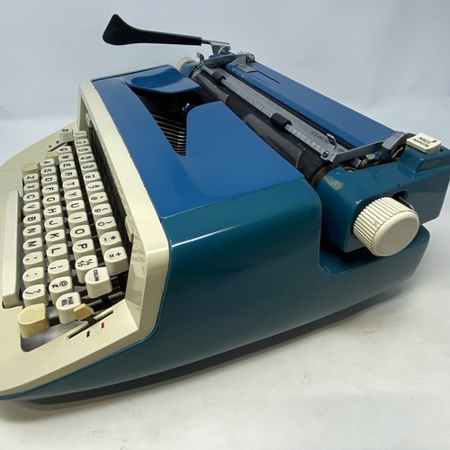 Máquina de escribir manual vintage Royal Custom III 3 Magic Margin azul con estuche - Imagen 9 de 18