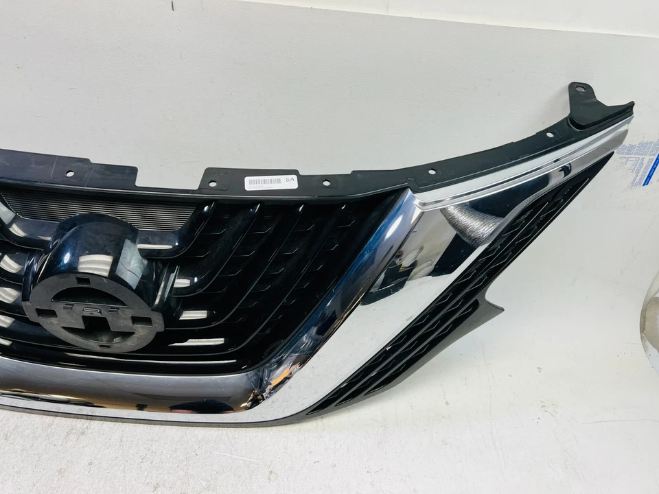 2015 2016 2017 2018 Nissan Murano Upper Grill Grille Chrome W/O Camera - Image 2 of 4
