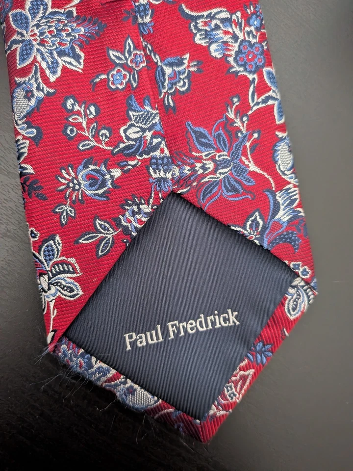 Paul Frederick Rojo con Corbata Floral Azul Seda 60" Foto 2 de 4