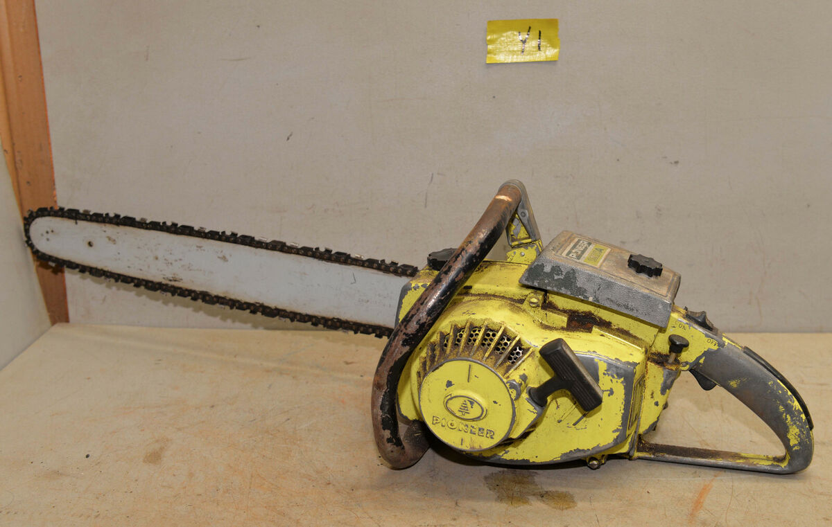 Pioneer 1200 A classic muscle saw chainsaw vintage logging Pioneer 1200 A classic muscle saw chainsaw vintage logging