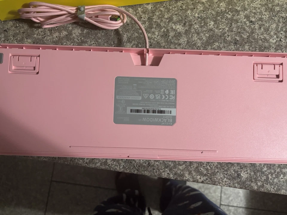 Teclado mecánico para juegos Razer BlackWidow V3: interruptores verdes cuarzo rosa Foto 3 de 4