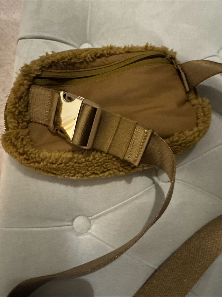 Riñonera de piel marrón camel caramelo quemado Lululemon Everywhere Foto 2 de 4