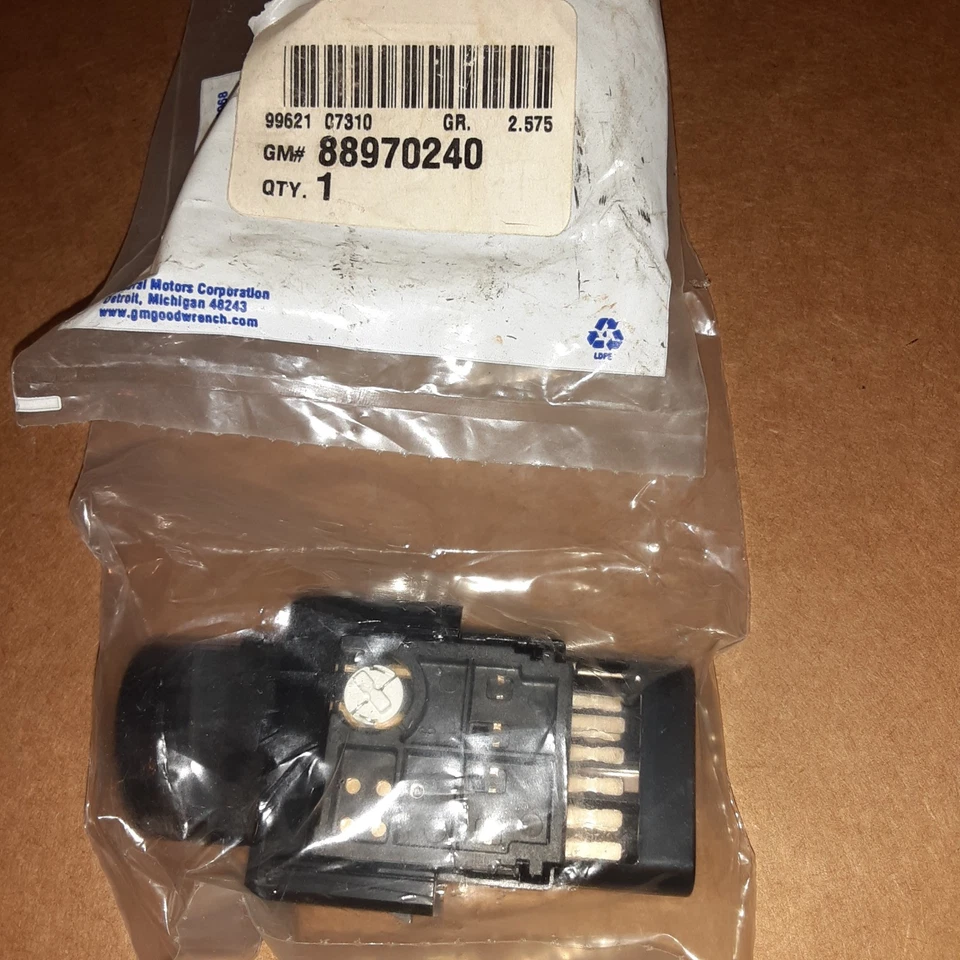 Nuevo conjunto de interruptor de peligro 88970240 para 03 04 05 06 07 08 Pontiac Vibe G4 Foto 3 de 3