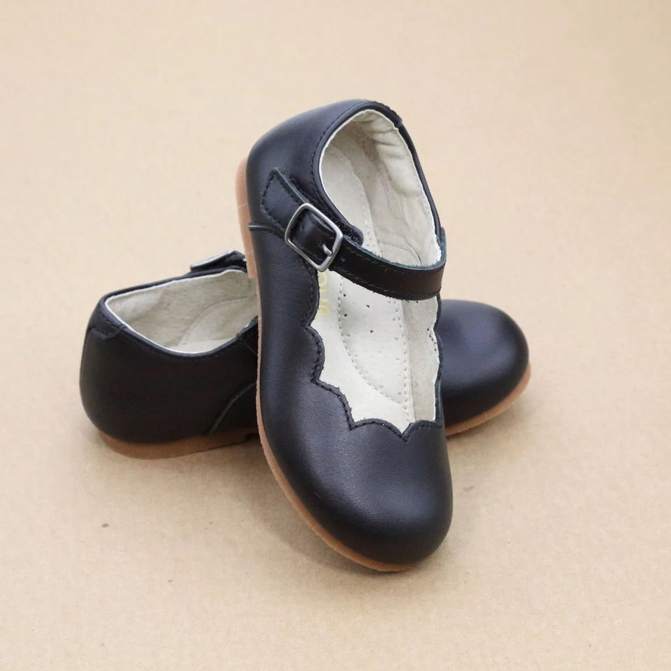Nuevos zapatos L'amour de cuero negro "Sonia" festoneados Mary Jane, 6 niños pequeños, nuevos en caja Foto 2 de 4