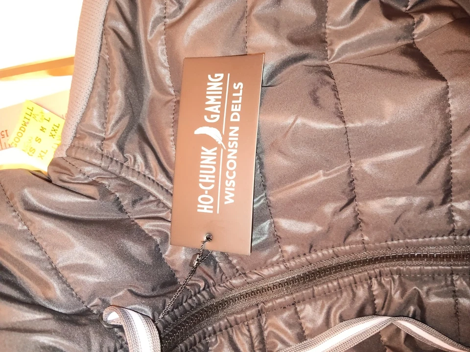 Ho-Chunk Gaming Wisconsin Dells Men's Gray And Black Hooded Jacket Size 4x NWT A - Image 3 of 4