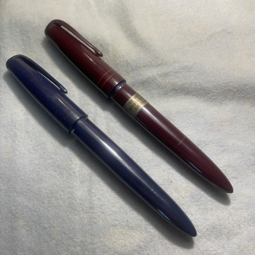 2 Vintage Sager Füllfederhalter (royalblau, weinrot) einer mit Original Etikett gebraucht