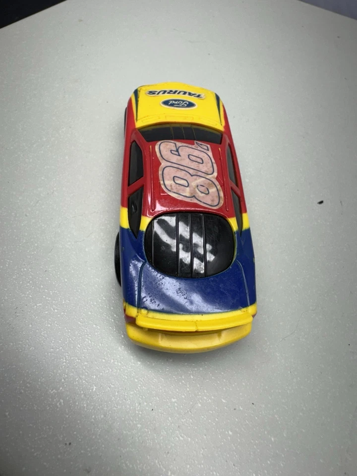 1998 Ford Taurus #98 1/43 Scale Slot Car Nascar Stock Car Has A Bad Tire - Image 4 of 4