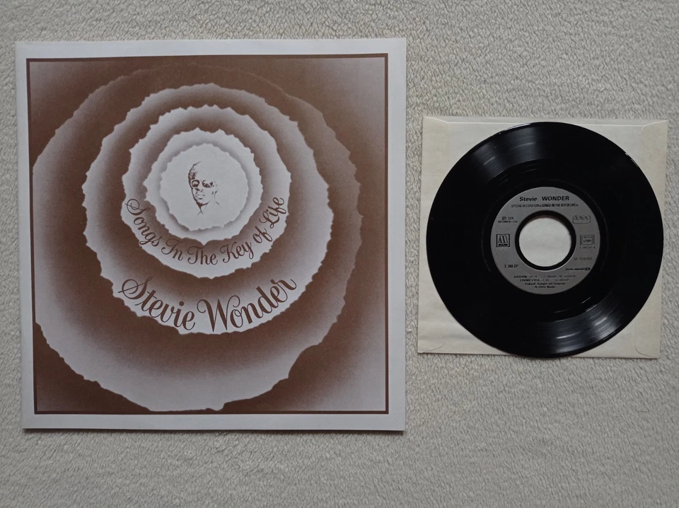 2 LP 33T+45 T+LIVRET STEVIE WONDER "Songs In The Key Of Life" MOTOWN FRANCE ° - Photo 4/4