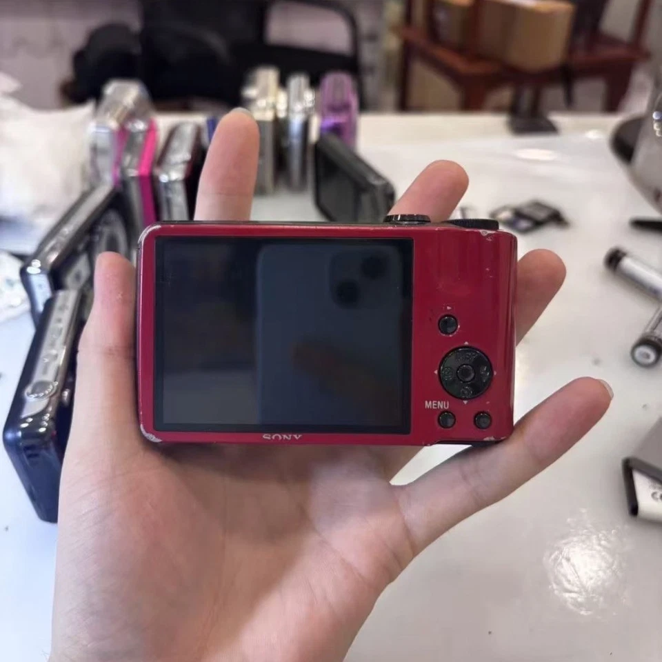 Sony Cyber-shot DSC-H70 Digital Camera 16.1 MP 10x Optical Zoom with Accessories - Image 3 of 4