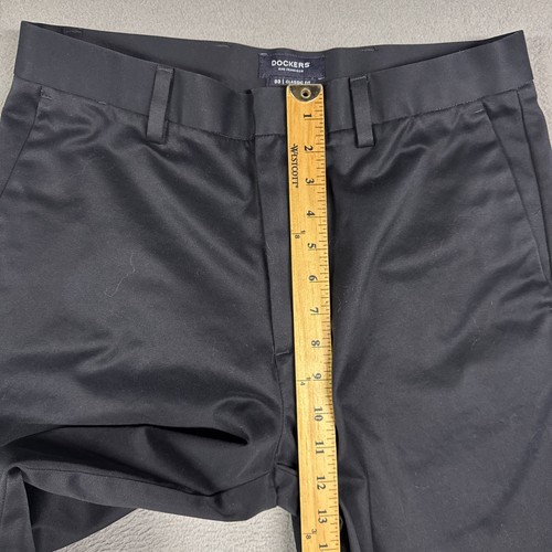 Dockers khakifarbene Herrenhose 32 x 34 blau klassische Passform D3 vorne flach 100 % Baumwoll-Twill - Bild 5 von 9