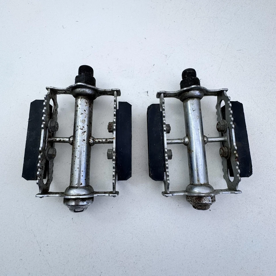 Vintage Rat Trap Platform Pedals 9/16 in Bicycle England Amber Reflectors A47 - Image 2 of 4