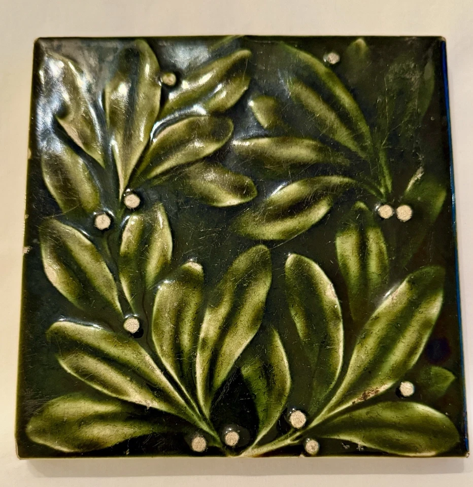 "Azulejo de mayólica antiguo esmalte de mayólica verde en relieve 6""" Foto 2 de 4