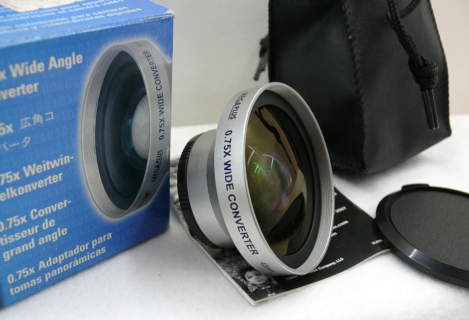 Tiffen 0.75X Wide angle conversion lens for digital still & video cameras. 43mm - Image 2 of 2