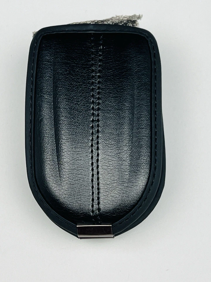 Funda universal resistente de cuero informal para teléfonos pequeños abatibles Foto 2 de 4