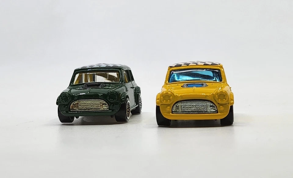 Mini Cooper Hot Wheels® 2000 First Editions™  1:64 Die-Cast #30/36 Lot of 2 - Image 4 of 4
