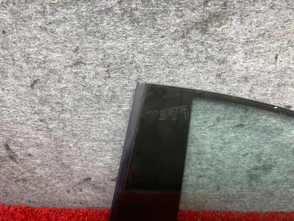 Оригинальное заднее левое стекло на четверть стекла со стороны водителя для BMW 2001-2006 E46 99K - Изображение 4 из 4