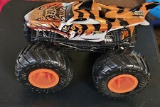 HOT WHEELS MONSTER TRUCKS - TIGER SHARK - 1:64