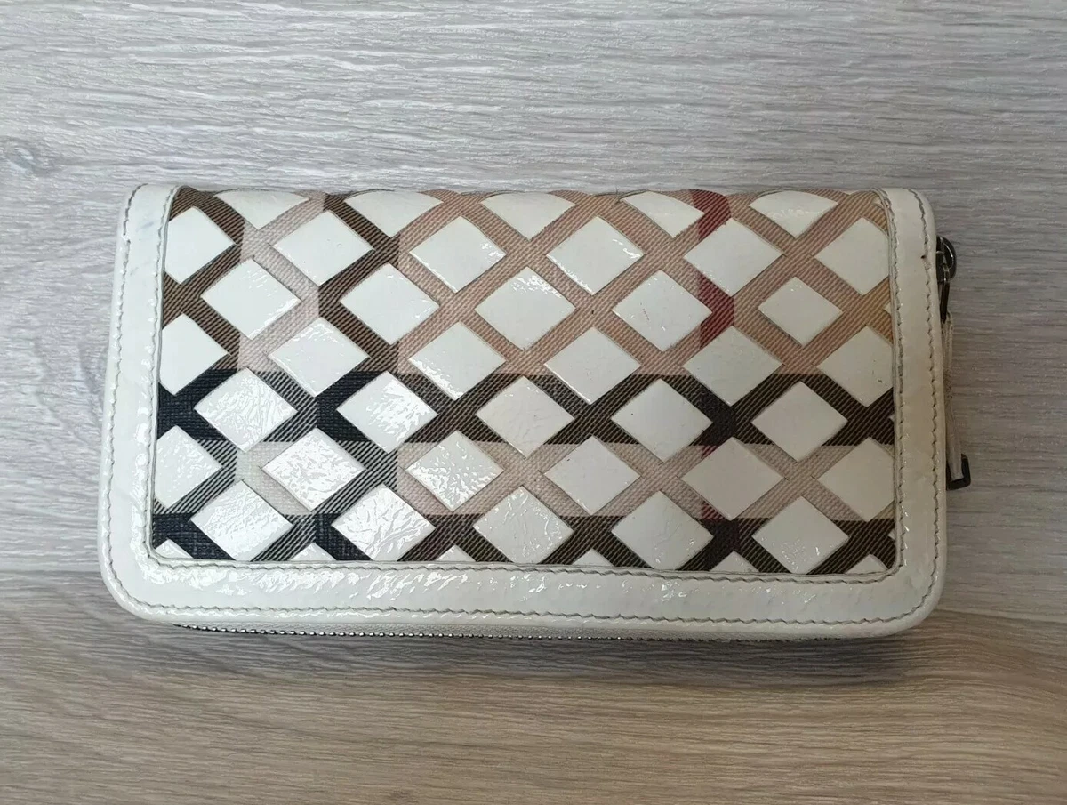 Auth Burberry Nova Check Wallet White Patent Leather Around Zipper
