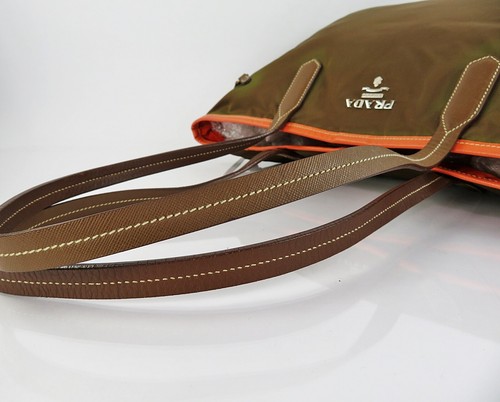Authentische braune PRADA Nylon und Leder Beuteltasche Tasche Handtasche #60942 - Bild 9 von 15
