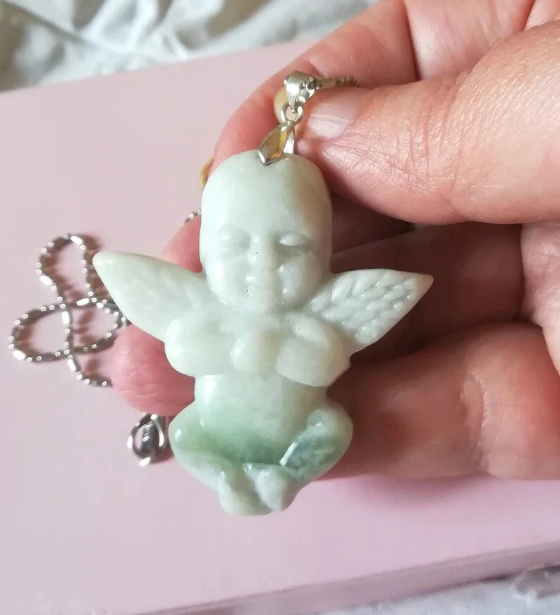 COLLANA CUPIDO GIADA BIANCA/VERDE IN ARGENTO 925 CON PENDENTE ANGELO DI GIADEITE - Immagine 3 di 4