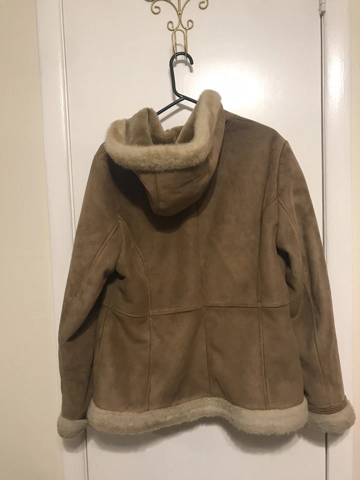 Chaqueta con capucha forrada de gamuza Croft & Barrow para mujer con piel sintética grande usada Foto 2 de 4