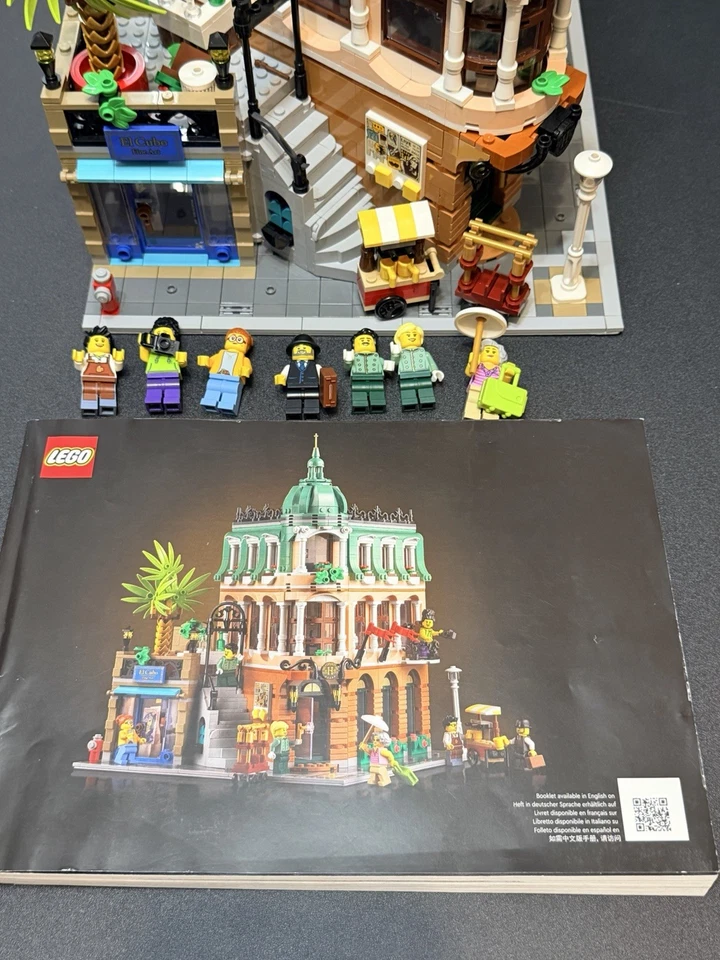 LEGO Modular Buildings 10297 Boutique Hotel, photo 4 of 5