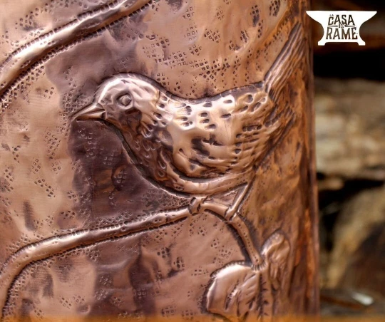 Handcrafted Copper Umbrella Stand – Embossed Birds & Nature Motifs Foto 2 de 4