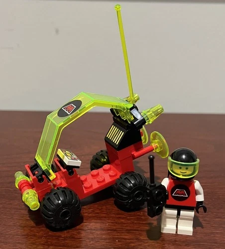 LEGO Space: Beacon Tracer M-tron  Complete set 6833