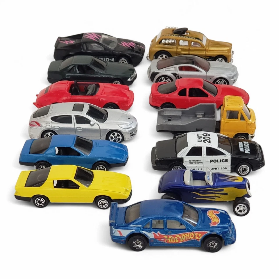 Vintage 1979 Mattel Hot Wheels City Sto & Go Fold & Carry Playset + 13 Vehicles - Image 3 of 4