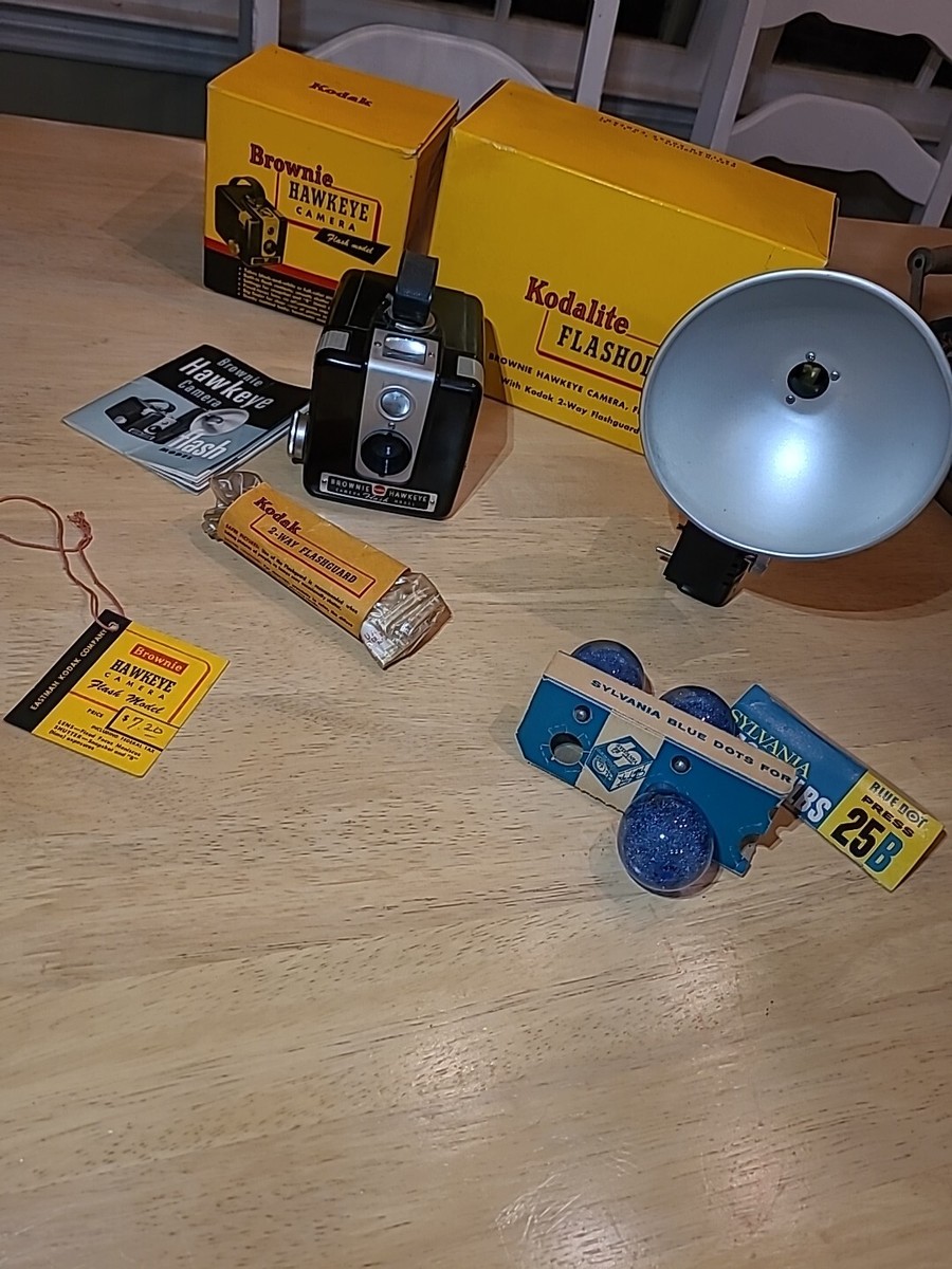 Vintage Kodak Brownie Hawkeye Flash Model Camera (1958) # 177 M,3