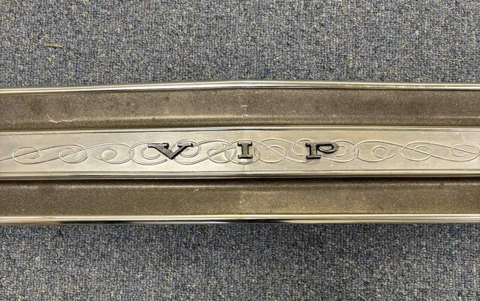 Plymouth Fury 1968 VIP cubierta tapa acabado panel 2842930 nuevo en stock Foto 3 de 4