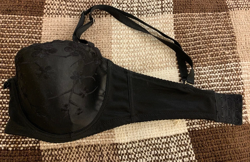 Sujetador push up de cuatro vías negro con aros y copas moldeadas, talla 36DD Foto 2 de 4