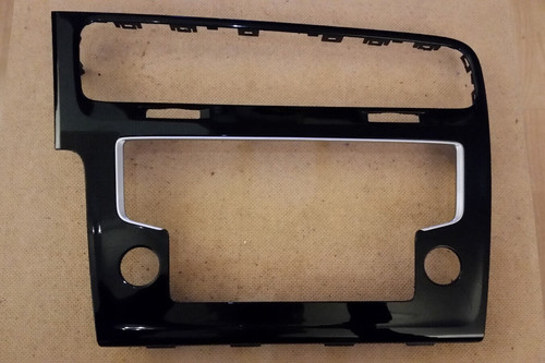 VW Golf 7 Original Radio Rahmenplatte Frame Screen Verkleidung 5G1 819 743 D