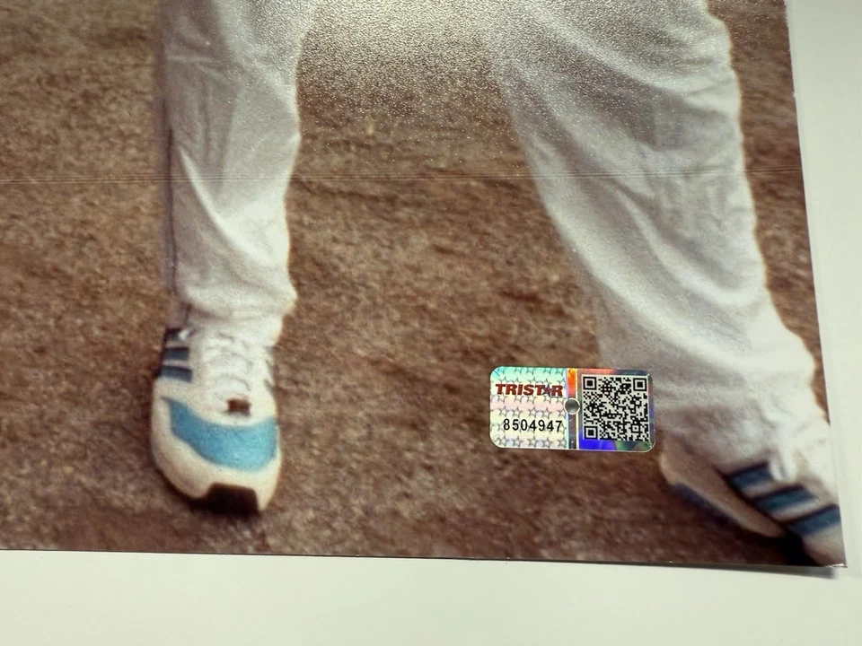 RARE - Steve Yzerman Barry Sanders Cecil Fielder Joe Dumars Signed 16x20 Beckett - Image 4 of 4