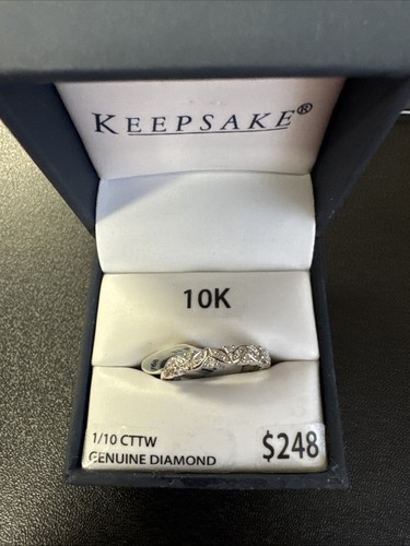 Sweet Remembrance 1/10 Carat T.W. Certified Diamond 10kt White Gold Women - Picture 1 of 4