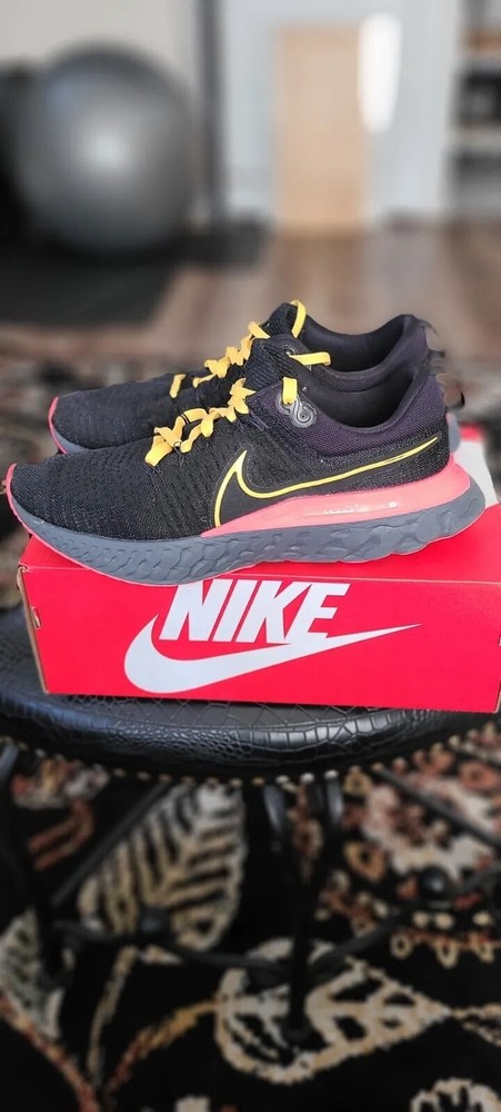 Nike React Infinity Run Flyknit 3 in Black Siren Red - Size 13