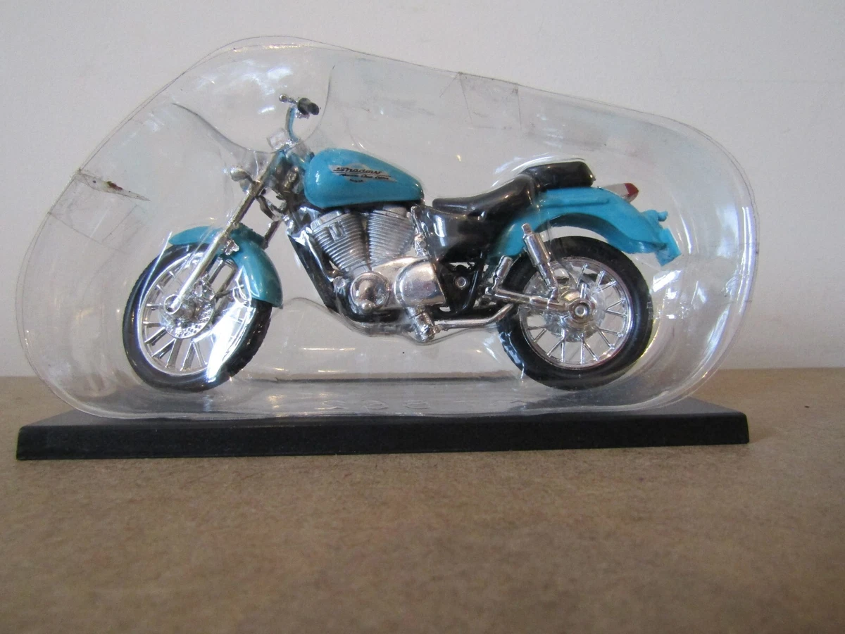 Maisto Mega Bikes Collection on Plinth Honda VT1100C2 1 18 Scale