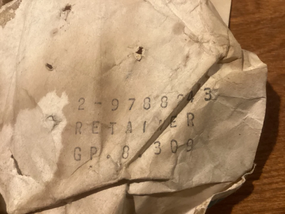 NOS GM 67 Pontiac Bonneville Executive Rocker Moulding Trim Retainer Clip - Image 2 of 4