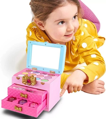Pretend Play Makeup Accessories in Carry Case Girls Stylish beauty toy set - Picture 9 of 11