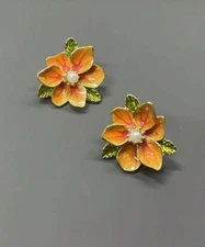 Flower Pearl Stud Earrings 6 Petals Green Leaf Orange Green Enamel New 1"
