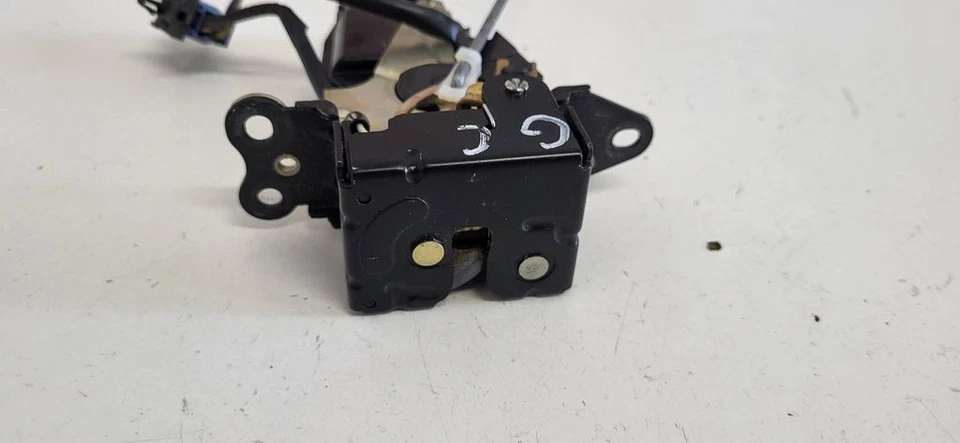 Pontiac Vibe 2005 Tailgate trunk boot lock catch latch M11SU1 BTV78850 — 第 3/4 张图片