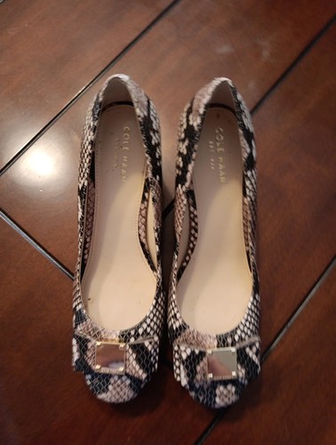 COLE HAAN Tali Bow Pump Roccia Snake Print 7 B Block Heel New Without Box - Picture 3 of 11