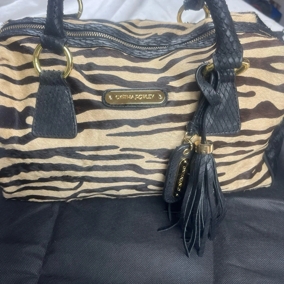 Bolso de mano/bolso de hombro grande Cynthia Rowley negro dorado cuero genuino con bolsa para el polvo Foto 2 de 4